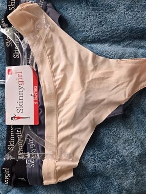 Skinnygirl Smooth Seamless Thong Panties - Nude & Black Set